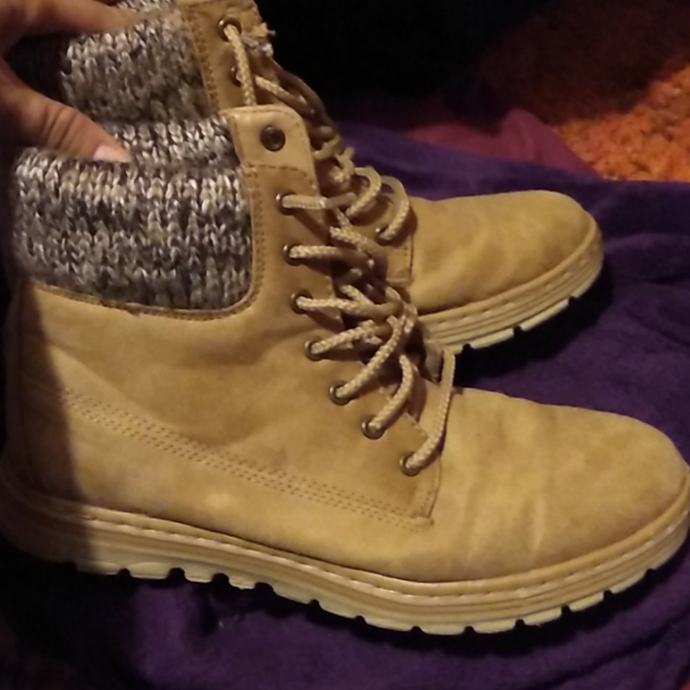 Cliffs boots